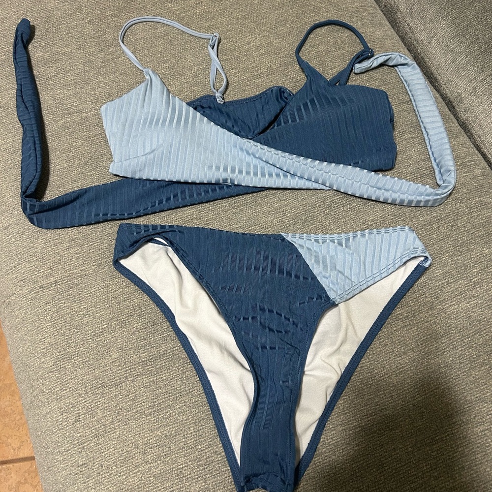 SHEIN blue Two-Tone Women's Bikini Set medium